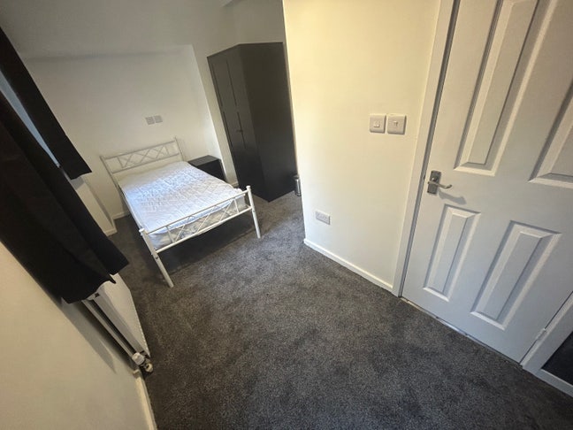 Newly refurbished room available in Torquay Main Photo