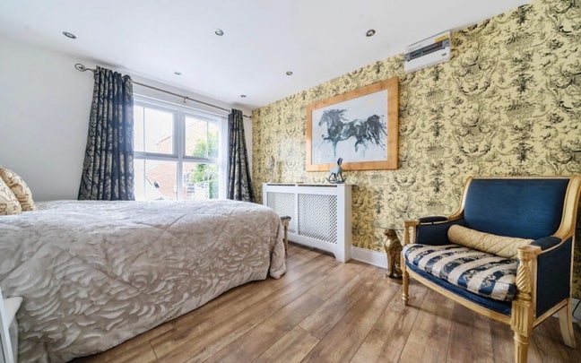 Large double room, wet room,mon/fri or monthly. Main Photo