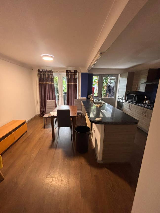Double En Suite Room People on Benefits Only  Main Photo
