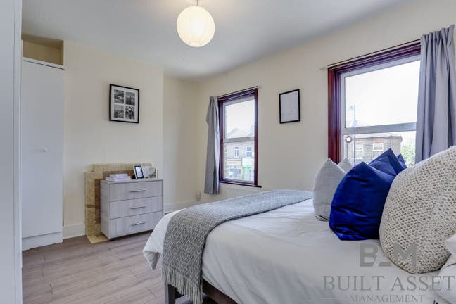Big Bright Room in Northfields  Main Photo