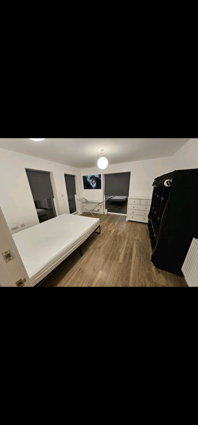 Modern Stylish 3-Bed Apartment–All Bills included Main Photo