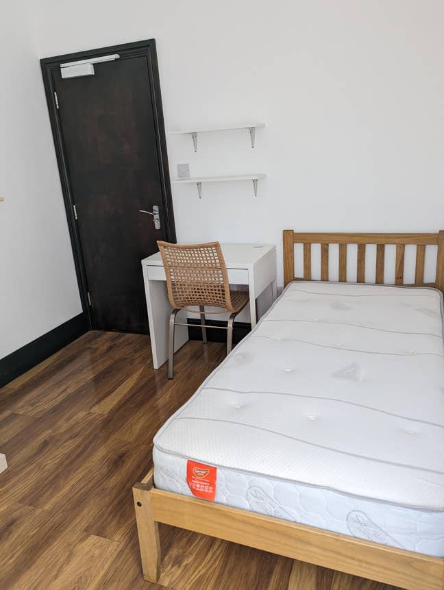 ROOM Main Photo
