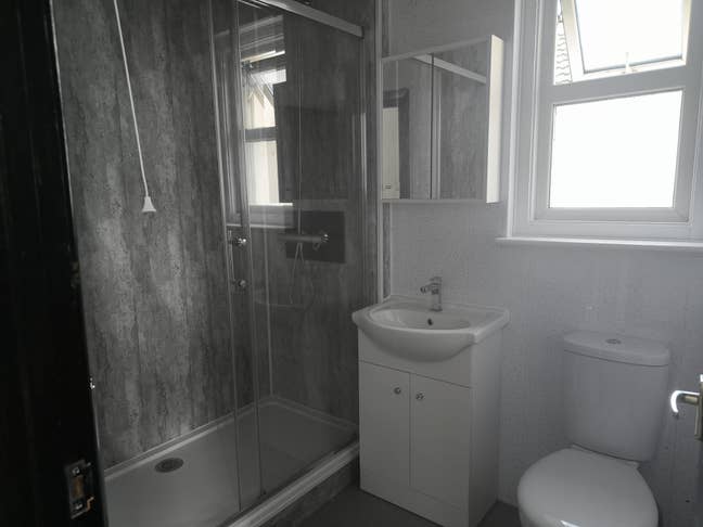 Nice room, close to city centre - Bills Included Main Photo