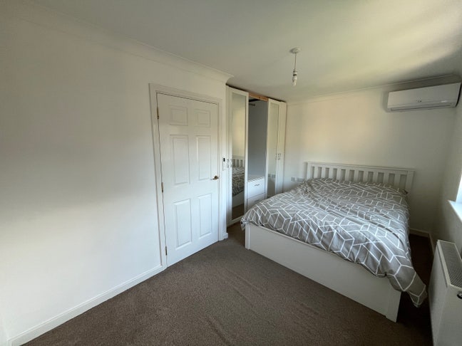 Large Furnished Double Room  Main Photo