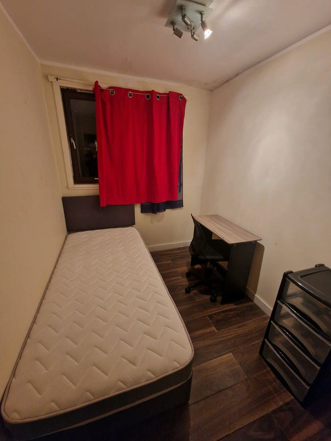 Single room £425 inc bills.  Main Photo