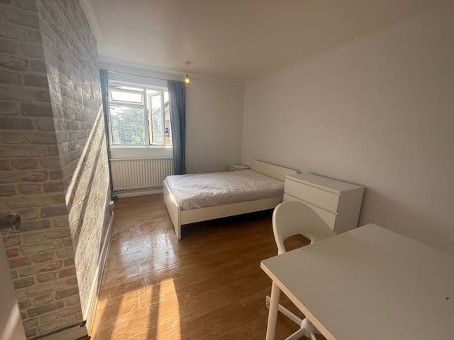 Double Room Next to Kingston Hospital Main Photo