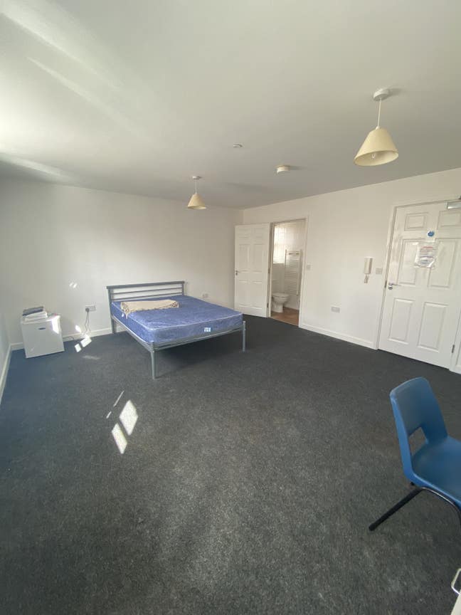 En-suite room in student house near NUA Main Photo