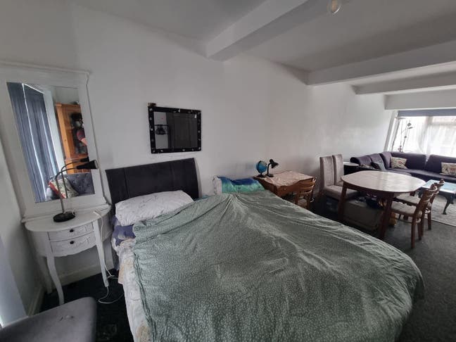 Generous Studio Apartment Inclusive Bills_RM12 Main Photo