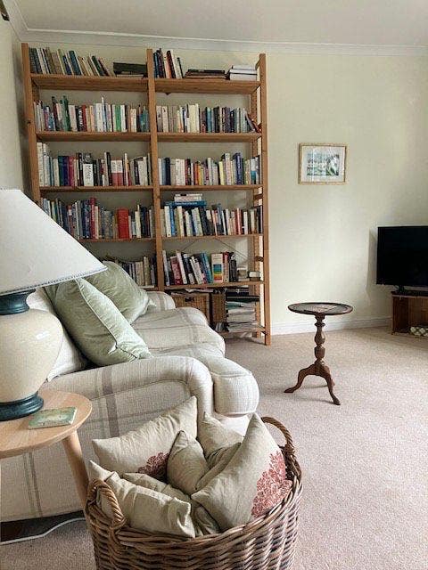 Sunny room in Summertown Main Photo