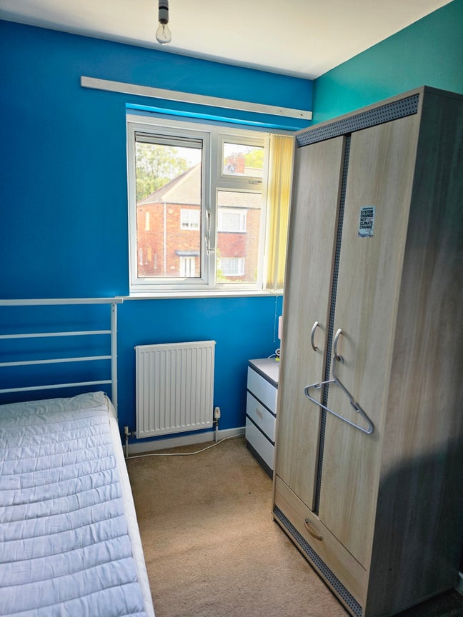 Lovely single bedroom with bills included  Main Photo