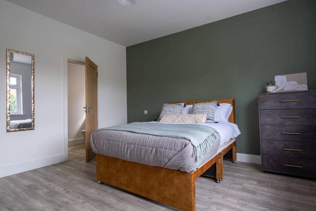 ✨Talbot Woods - Ensuite + Parking 🚗 Main Photo