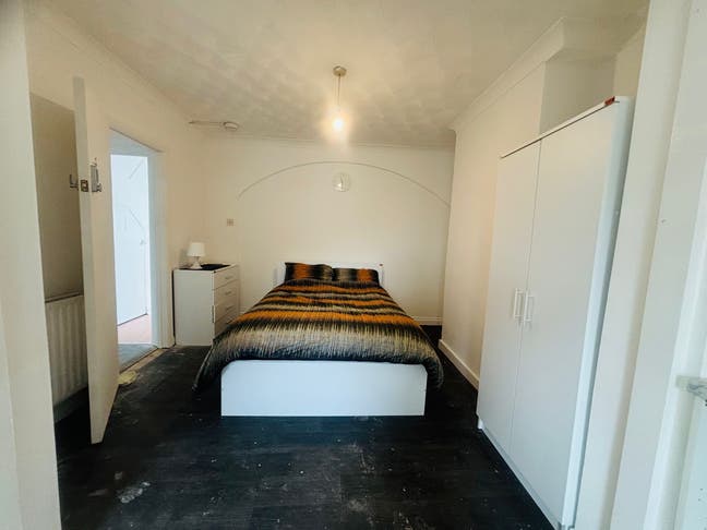 Semi Studio in N18 All Bills Included  🛋️✨ Main Photo