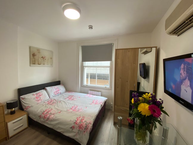 Bedsit in South Kensington SW7  Main Photo