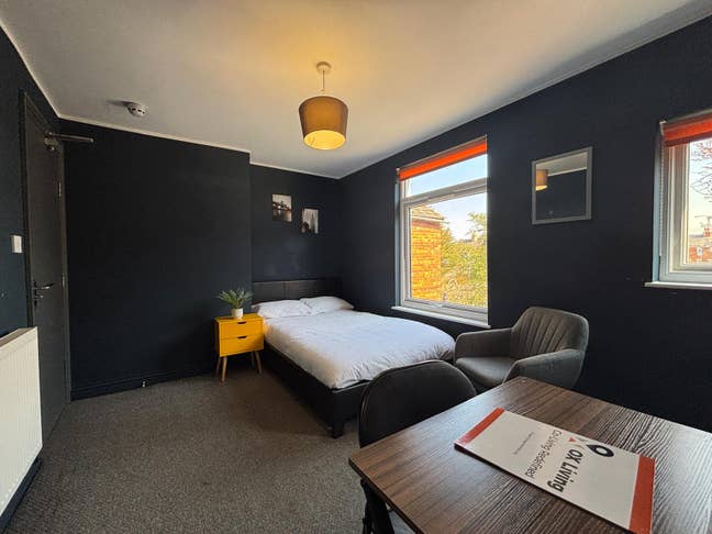 En-Suite in Town Centre | No Deposit Available! Main Photo