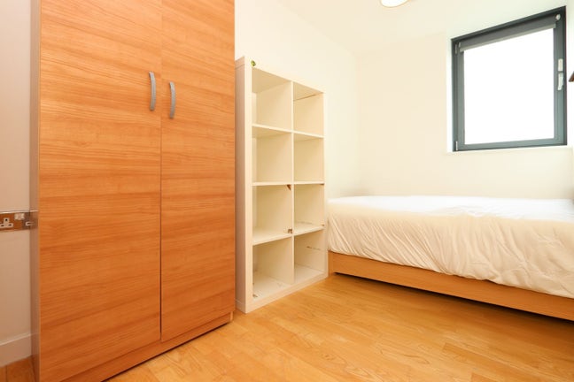 4B 2B Flat Share | All saints (E14) 1 min to DLR Main Photo