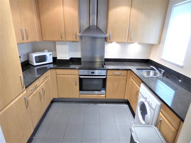 Stunning two bed with parking and outside space E2 Main Photo