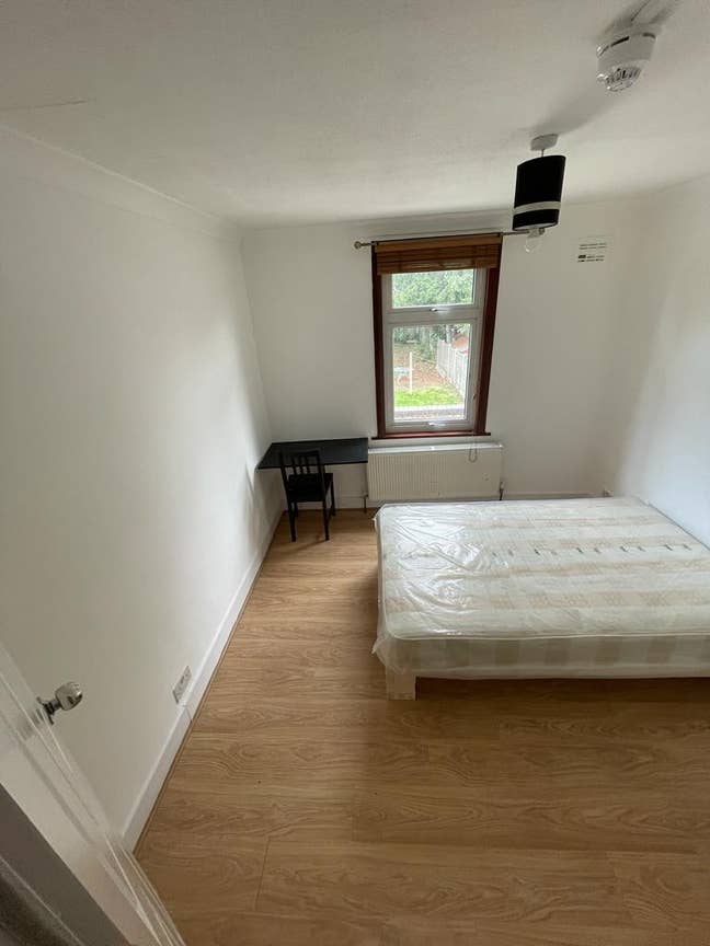 Nice Room in Leyton Home with garden Main Photo