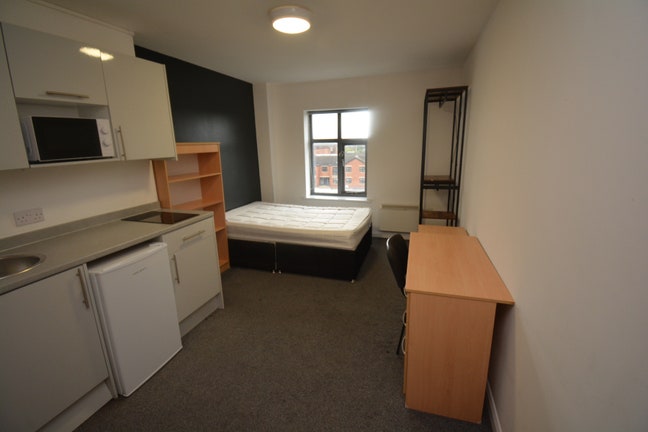 🏡 King St-Top Floor Furnished Studio-Town Centre Main Photo