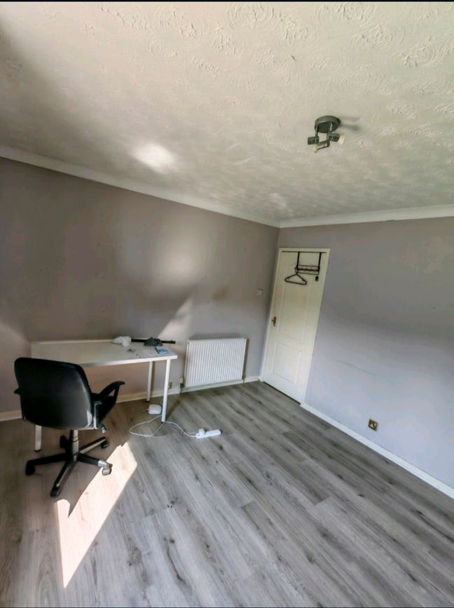 Double room in east whitburn  Main Photo
