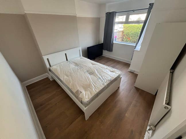🔥Newly Refurbished Double Room – Wrexham Main Photo