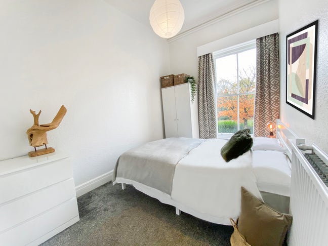 * 2 Rooms * Parking * Newly Refurbished * Quiet * Main Photo