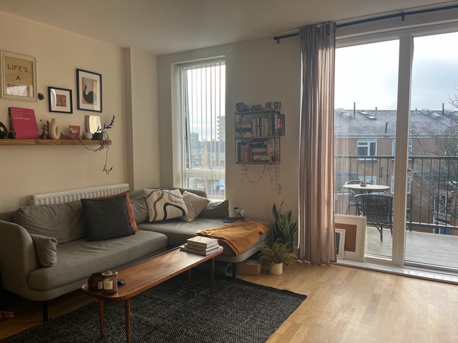 Spacious 1 bedroom with a balcony Main Photo