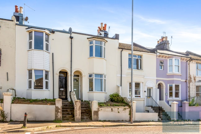 Rooms in a 5 bed house with all bills included Main Photo
