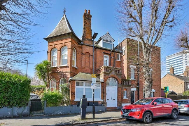2 Bed Flat, Wellesley Road, Chiswick, W4 Main Photo