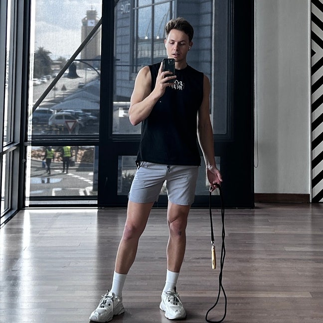 Professional seeks double room Main Photo