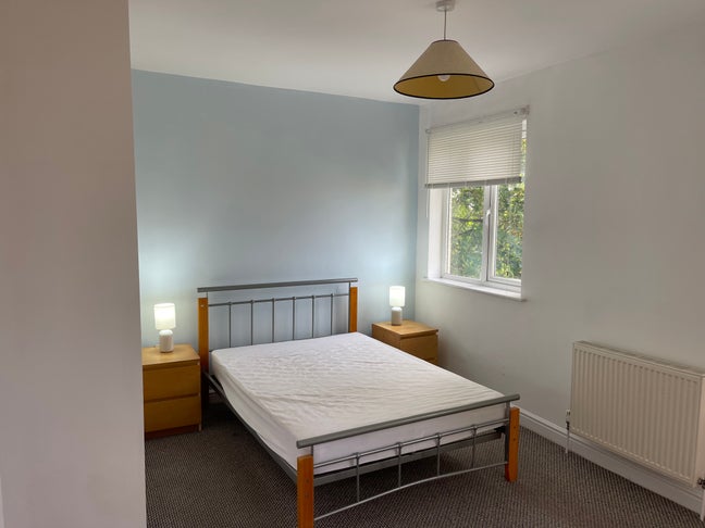 Large Double Room in SN1 - Fantastic Views Main Photo