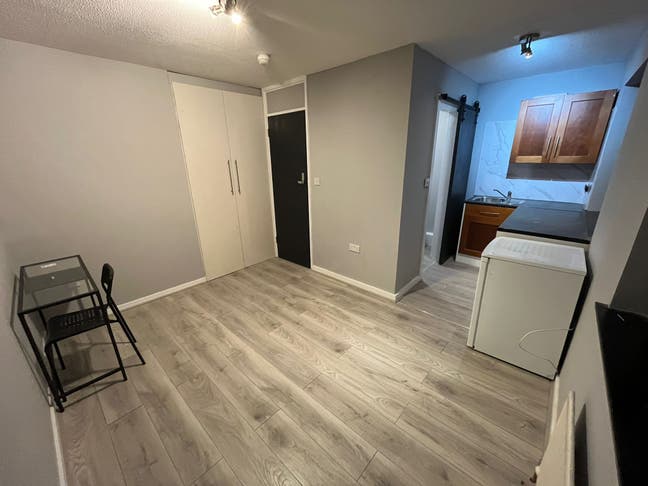 Self-Contained Studio in Denmark Hill – All Bills  Main Photo