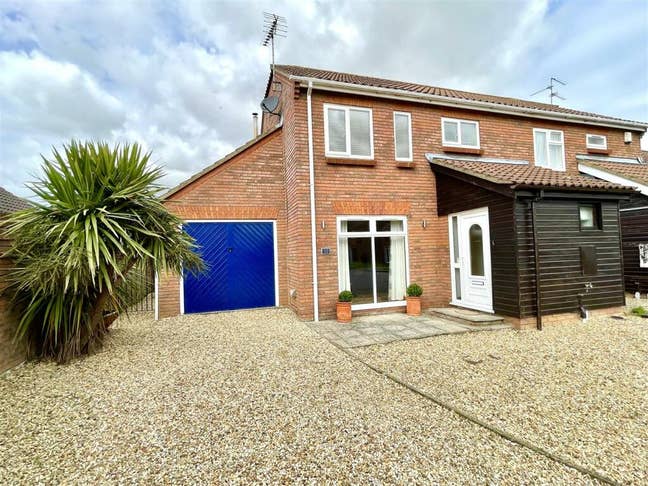 Double room available to rent  Main Photo