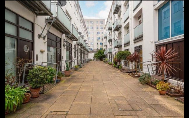 Homely Holloway Road Flat - 2 Rooms Available Main Photo