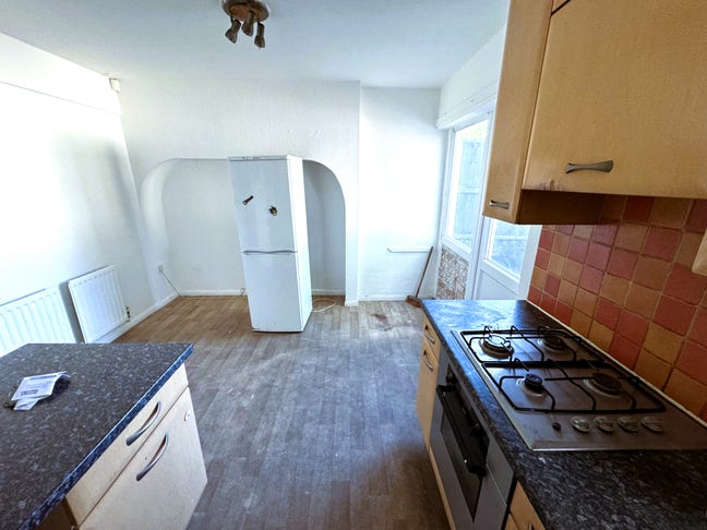 3 Bed House Chadwell Heath £2300 Pcm Main Photo