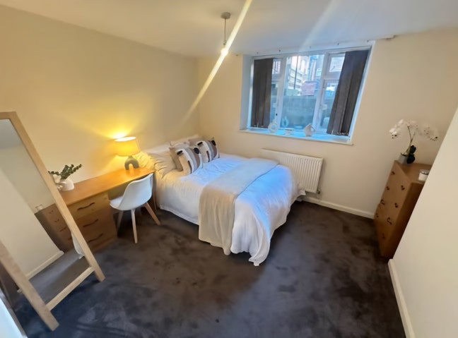Double room in Hyde park available now! Main Photo