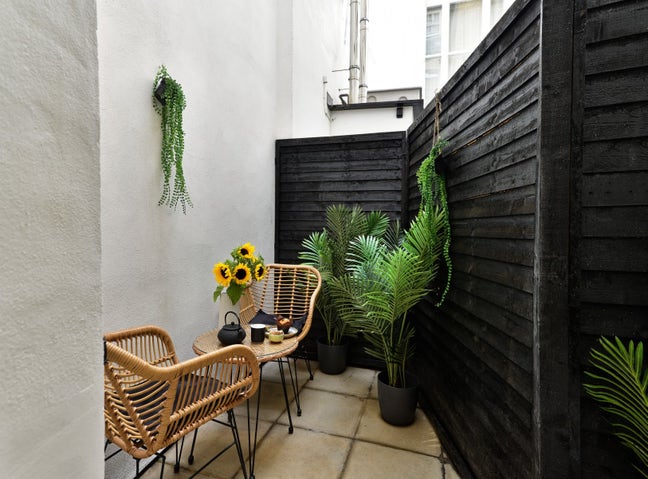 🏠Bills Included, Private Patio 🏠 Main Photo