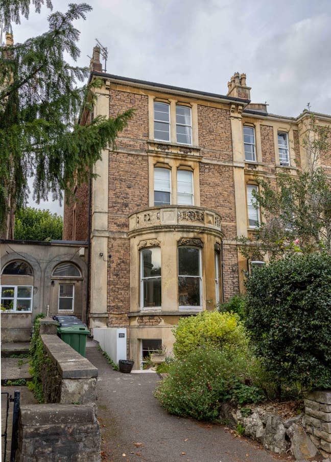  3 Double bed flat in Clifton Main Photo