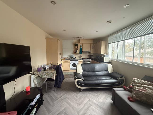 Modern 1-Bedroom Flat in Central Dunstable Main Photo