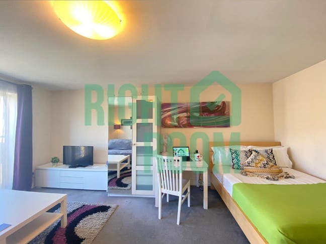 Large Double Room + Balcony - Close to Dlr! Main Photo