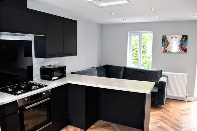 Town House House Share - Gated Community M14 Main Photo