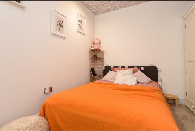 Small double - short term lodging available now Main Photo