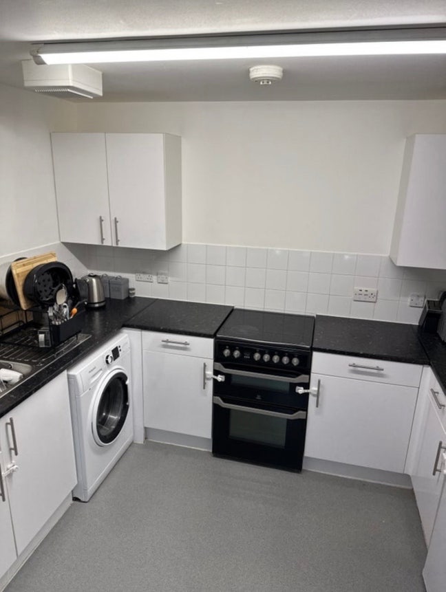 Flat in Bounds Green ( All Bills Included ) Main Photo