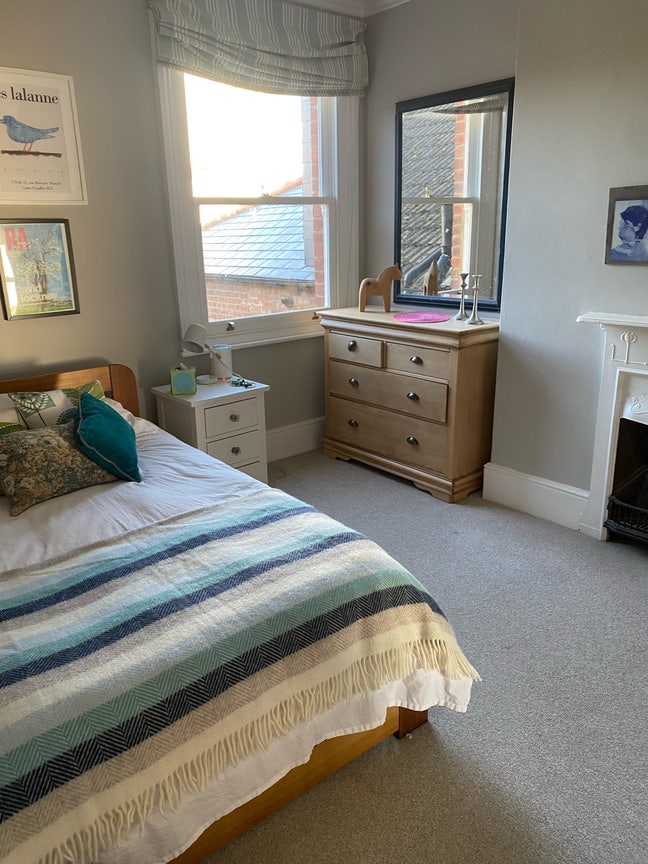 Lovely Room in a Homey House in St Margarets  Main Photo