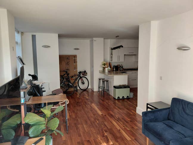 Beautiful spacious double ensuite with garden Main Photo