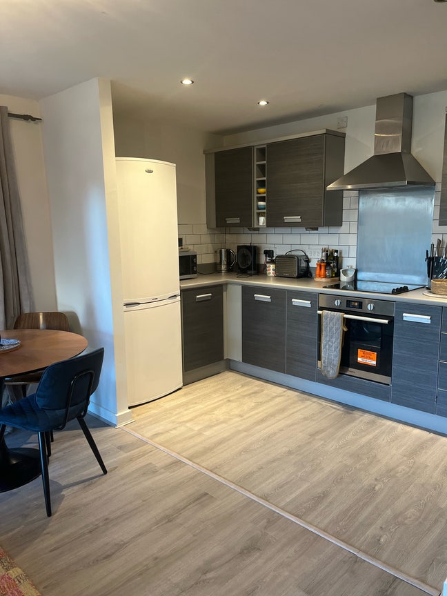 2 bedroom spacious apartment  Main Photo