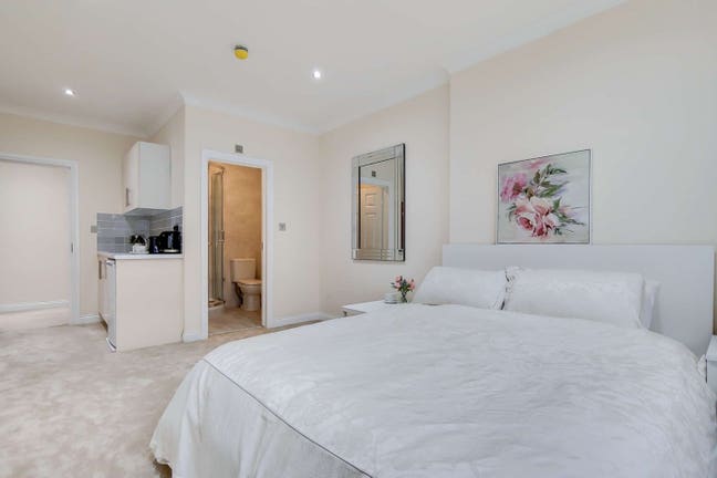 Modern Studio Flat, Brondesbury Park NW6 Main Photo