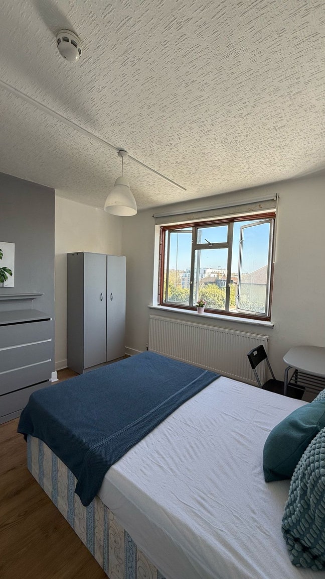 Cricklewood-Kilburn-Amazing Double Great Location Main Photo