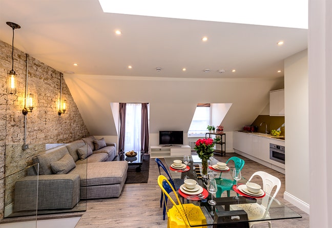 2 Bed Penthouse with balcony & utilities included Main Photo