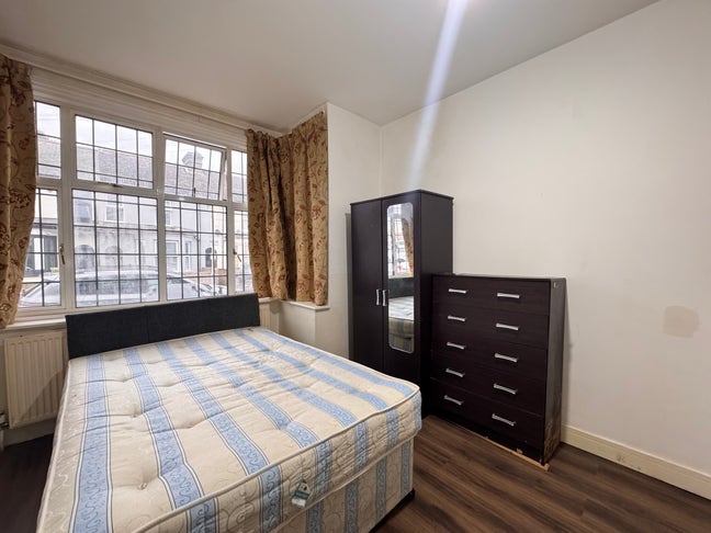 6 Ensuite Rooms | Gatden | Wifi + Council Tax Inc Main Photo