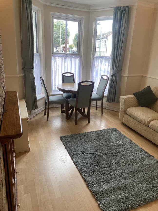 One bed refurbished flat rental Main Photo